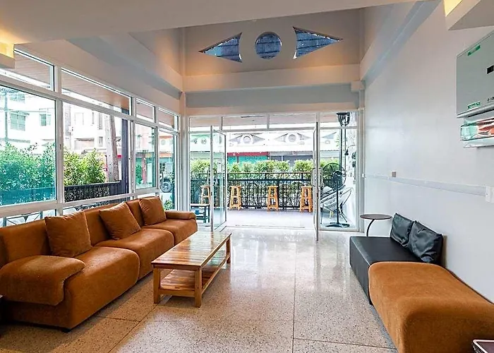 Hotel Acozyposhtel 4*